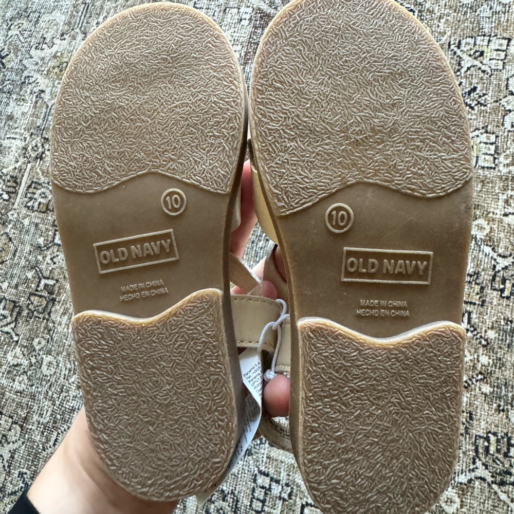 Old navy toddler shoes - Picture 2 of 2